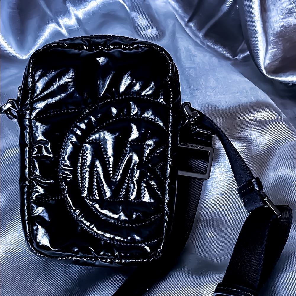Michael Kors Rae Medium Quilted Patent Smartphone Crossbody Bag